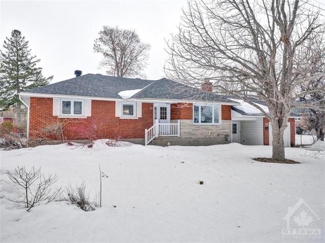 22 Donna Street, House detached with 6 bedrooms, 2 bathrooms and 5 parking in Ottawa ON | Image 1