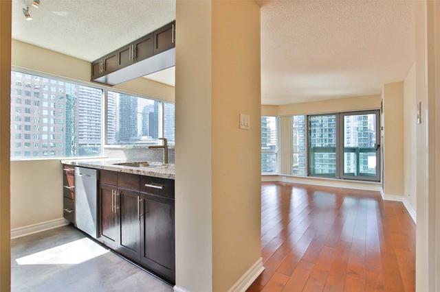 1011 - 10 Queens Quay W, Condo with 2 bedrooms, 2 bathrooms and 1 parking in Toronto ON | Image 33