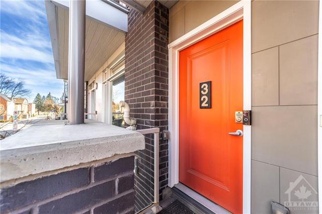 32 Holmwood Avenue, Condo with 2 bedrooms, 3 bathrooms and 1 parking in Ottawa ON | Image 2