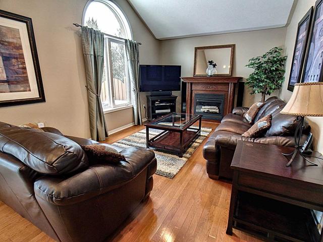 3160 Emperor Dr, House detached with 3 bedrooms, 3 bathrooms and 4 parking in Orillia ON | Image 2