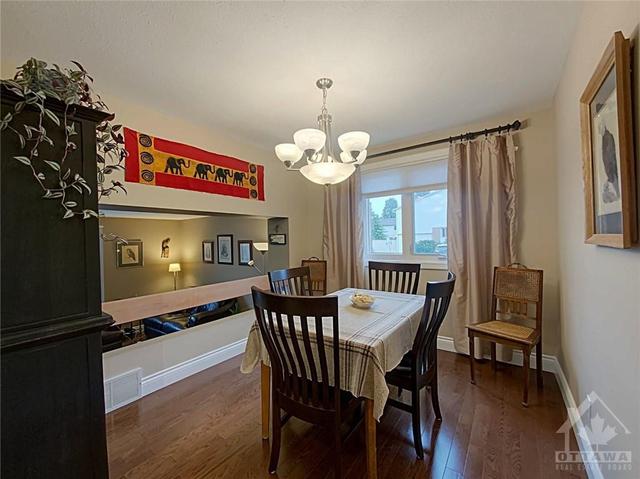 1723 Lamoureux Drive, Townhouse with 3 bedrooms, 2 bathrooms and 1 parking in Ottawa ON | Image 6