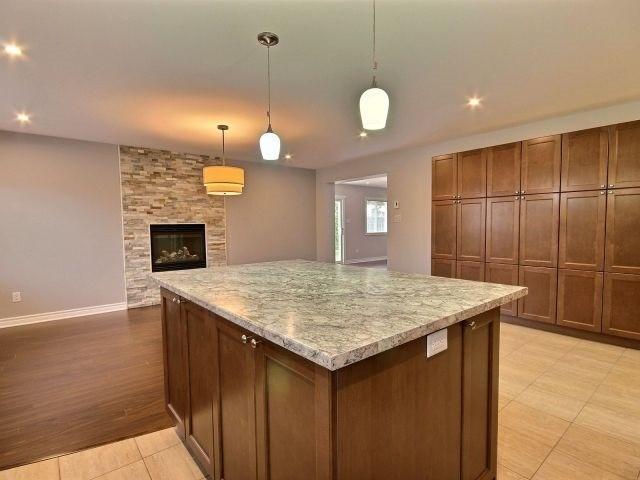 1468 Bortolotti Cres, House detached with 4 bedrooms, 4 bathrooms and 4 parking in Ottawa ON | Image 3
