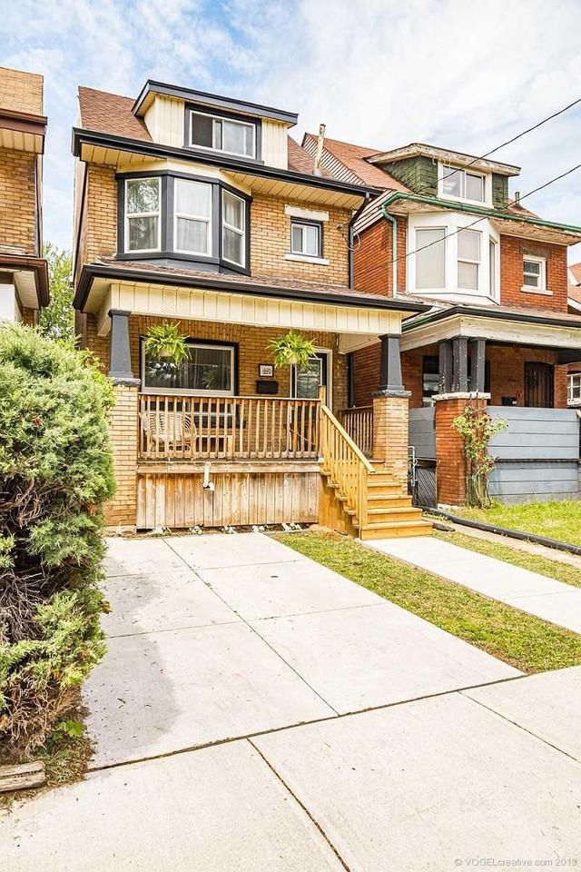 119 Grosvenor Ave N, House detached with 5 bedrooms, 3 bathrooms and 2 parking in Hamilton ON | Image 1