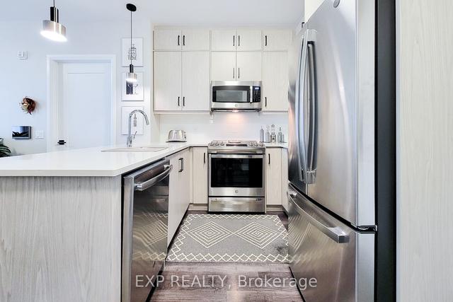 320 - 95 Dundas St W, Condo with 2 bedrooms, 2 bathrooms and 2 parking in Oakville ON | Image 3