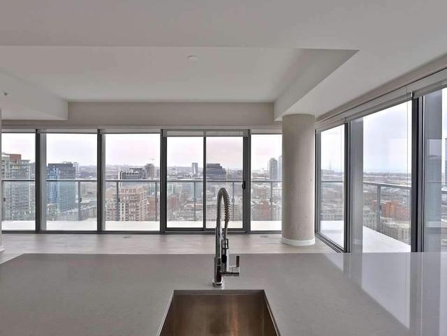 2501 - 60 Colborne St, Condo with 3 bedrooms, 3 bathrooms and 2 parking in Toronto ON | Image 5