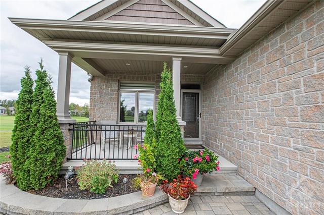 253 Royal Landing Gate, Home with 3 bedrooms, 4 bathrooms and 4 parking in North Grenville ON | Image 2