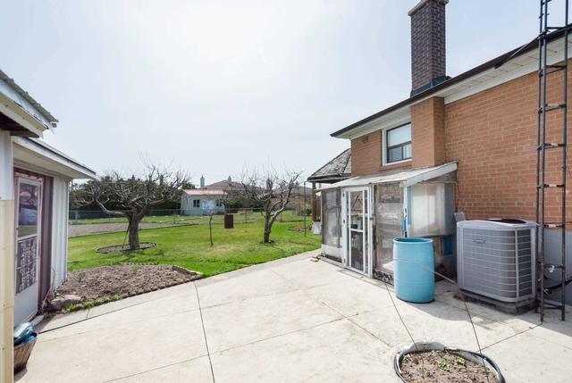 23 Friary Crt, House semidetached with 3 bedrooms, 2 bathrooms and 5 parking in Toronto ON | Image 30