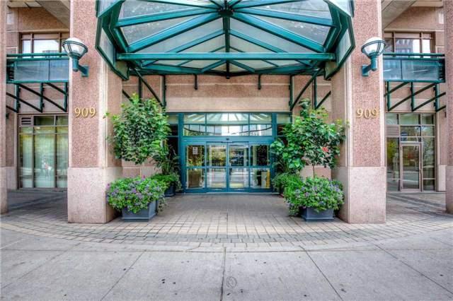 2309 - 909 Bay St, Condo with 3 bedrooms, 2 bathrooms and 1 parking in Toronto ON | Image 2