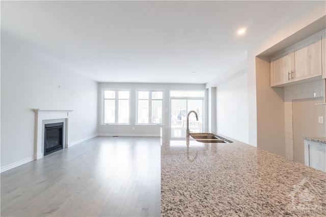 177 Nepeta Crescent, Townhouse with 3 bedrooms, 3 bathrooms and 3 parking in Ottawa ON | Image 2