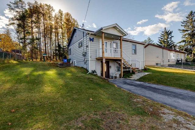 141 Ardagh Rd, House detached with 2 bedrooms, 2 bathrooms and 3 parking in Barrie ON | Card Image