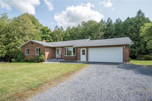 18044 Highway 43 Highway, House detached with 3 bedrooms, 1 bathrooms and 5 parking in North Stormont ON | Card Image