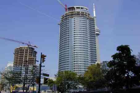 lph2 - 8 York St, Condo with 1 bedrooms, 2 bathrooms and null parking in Toronto ON | Image 1