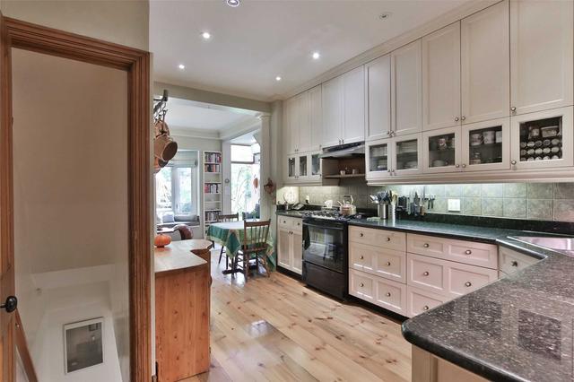 13a Delaware Ave, House semidetached with 4 bedrooms, 4 bathrooms and 1 parking in Toronto ON | Image 4