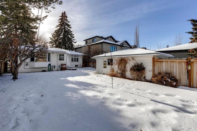 2412 1 Avenue Nw, House detached with 5 bedrooms, 2 bathrooms and 1 parking in Calgary AB | Image 40