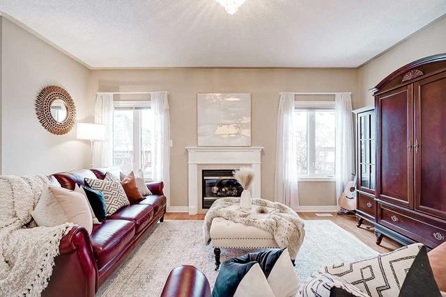2567 Felhaber Cres, House detached with 3 bedrooms, 2 bathrooms and 4 parking in Oakville ON | Image 4