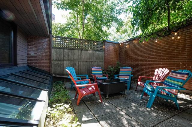 251 Bruyere St, Townhouse with 3 bedrooms, 2 bathrooms and 1 parking in Ottawa ON | Image 20