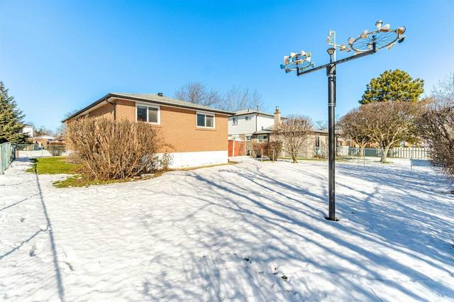47 Fidelia Cres, House detached with 3 bedrooms, 1 bathrooms and 4 parking in Brampton ON | Image 22