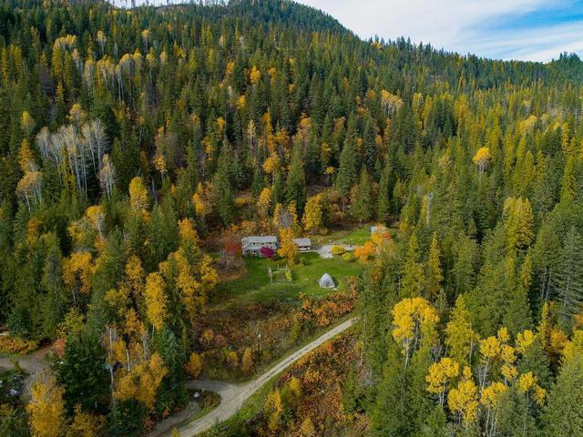 2355 Hamilton Drive, House detached with 3 bedrooms, 2 bathrooms and 6 parking in Central Kootenay E BC | Image 9
