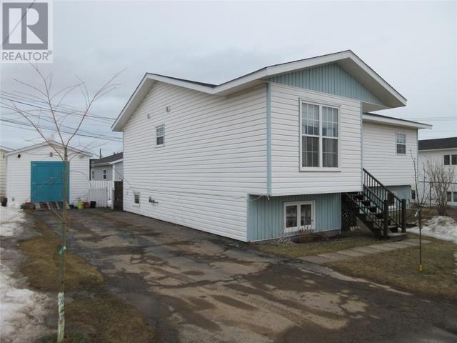 1 Glavines Lane, House other with 5 bedrooms, 2 bathrooms and null parking in Bishop's Falls NL | Image 3