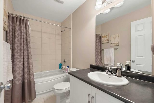 77 Avery Cres, Condo with 3 bedrooms, 3 bathrooms and 5 parking in St. Catharines ON | Image 8