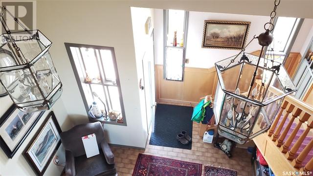 700 Main Street E, House detached with 4 bedrooms, 2 bathrooms and null parking in Gravelbourg SK | Image 3