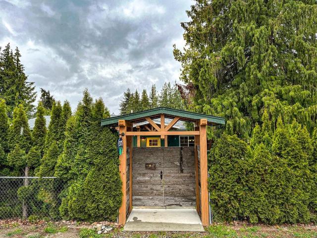 3575 3rd Street, House detached with 3 bedrooms, 2 bathrooms and 1 parking in Okanagan Similkameen E BC | Image 32