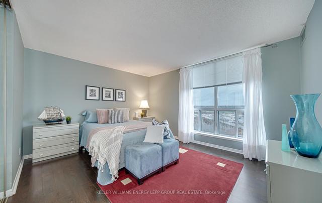 1101 - 360 Watson St W, Condo with 2 bedrooms, 2 bathrooms and 1 parking in Whitby ON | Image 2