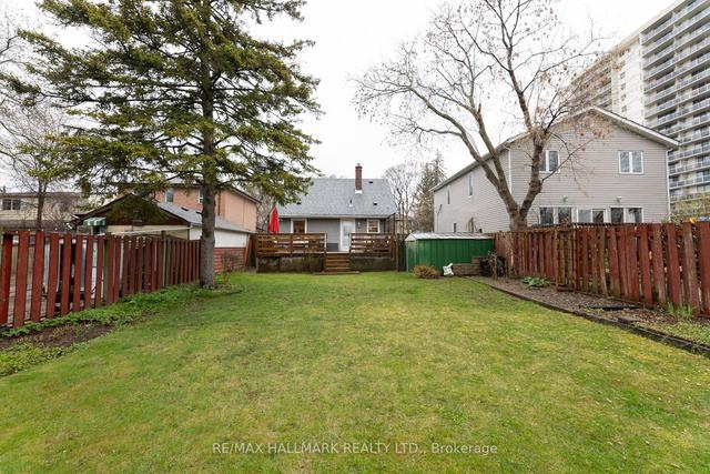 61 Dolphin Dr, House detached with 2 bedrooms, 2 bathrooms and 4 parking in Toronto ON | Image 31