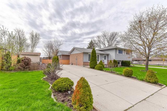 286 Overlea Dr, House detached with 3 bedrooms, 2 bathrooms and 5 parking in Kitchener ON | Image 2