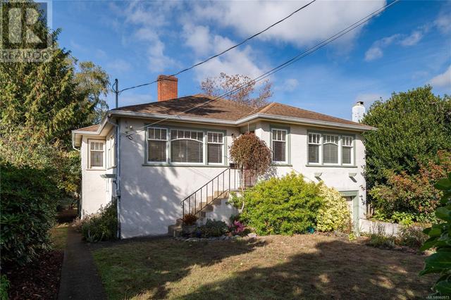 334 Irving Rd, House detached with 2 bedrooms, 1 bathrooms and 2 parking in Victoria BC | Image 1
