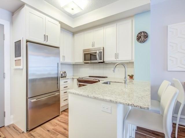 215 - 2 Old Mill Dr, Condo with 1 bedrooms, 1 bathrooms and 1 parking in Toronto ON | Image 12