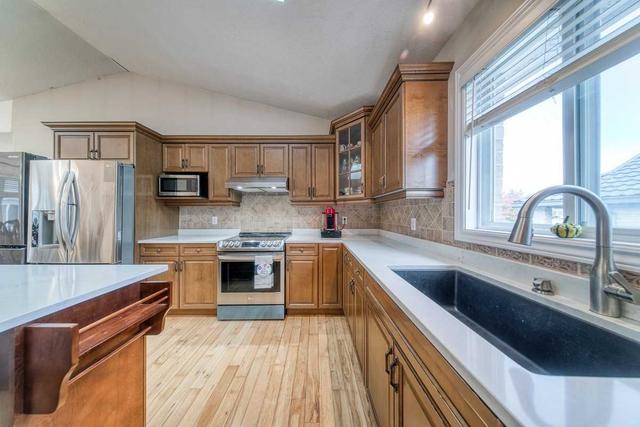 1359 South Wenige Dr, House detached with 3 bedrooms, 3 bathrooms and 4 parking in London ON | Image 3