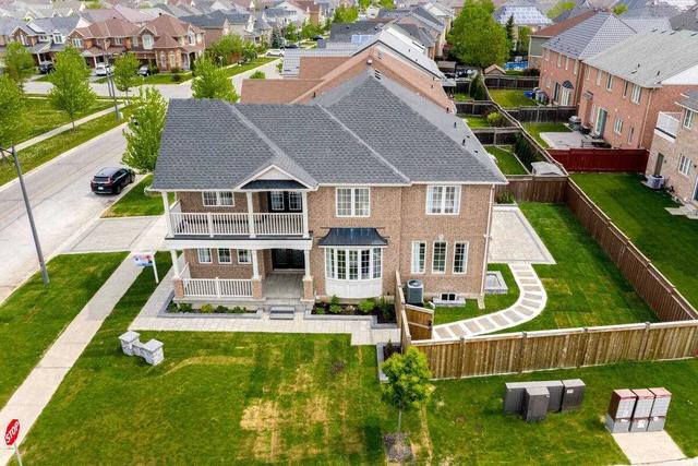 870 Yates Dr, House detached with 4 bedrooms, 5 bathrooms and 6 parking in Milton ON | Image 1