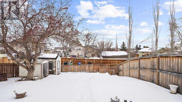 300 Berwick Drive Nw, House detached with 4 bedrooms, 1 bathrooms and 1 parking in Calgary AB | Image 31