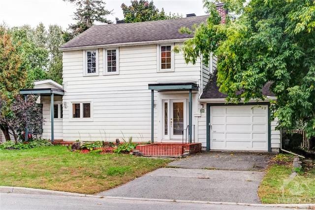 36 Sandridge Road, House detached with 3 bedrooms, 2 bathrooms and 3 parking in Ottawa ON | Card Image