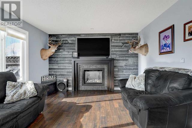 10909 O'brien Crescent, House detached with 4 bedrooms, 3 bathrooms and 6 parking in Grande Prairie AB | Image 3