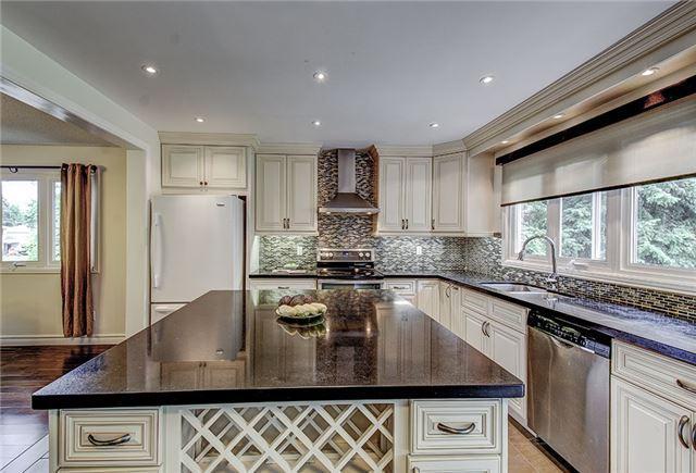 146 Bannatyne Dr, House detached with 4 bedrooms, 3 bathrooms and 4 parking in Toronto ON | Image 9