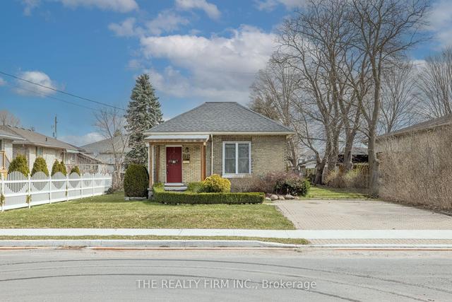 239 Queen St, House detached with 3 bedrooms, 1 bathrooms and 4 parking in Strathroy Caradoc ON | Image 12