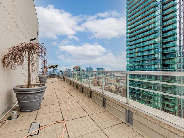 2301 - 50 Lombard St, Condo with 2 bedrooms, 2 bathrooms and 1 parking in Toronto ON | Image 19