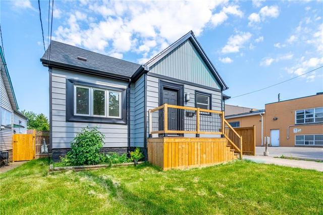 18 East 18th Street, House detached with 3 bedrooms, 2 bathrooms and 1 parking in Hamilton ON | Image 3