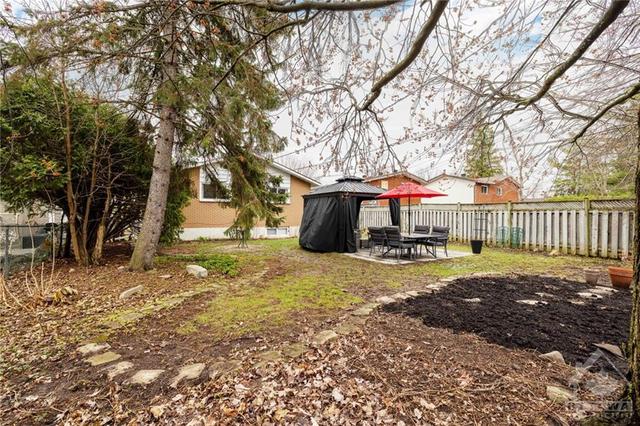 2265 Fife Crescent, House detached with 3 bedrooms, 3 bathrooms and 4 parking in Ottawa ON | Image 25