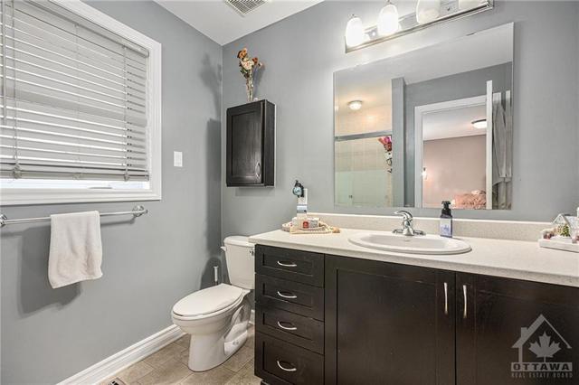 119 Silvermoon Crescent, Townhouse with 3 bedrooms, 3 bathrooms and 3 parking in Ottawa ON | Image 13