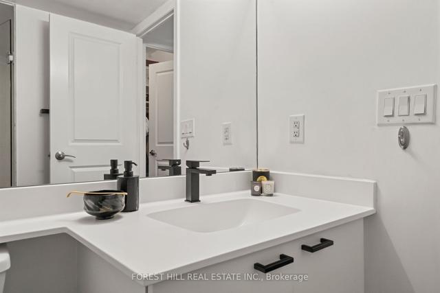902 - 500 St Clair Ave W, Condo with 2 bedrooms, 2 bathrooms and 1 parking in Toronto ON | Image 9