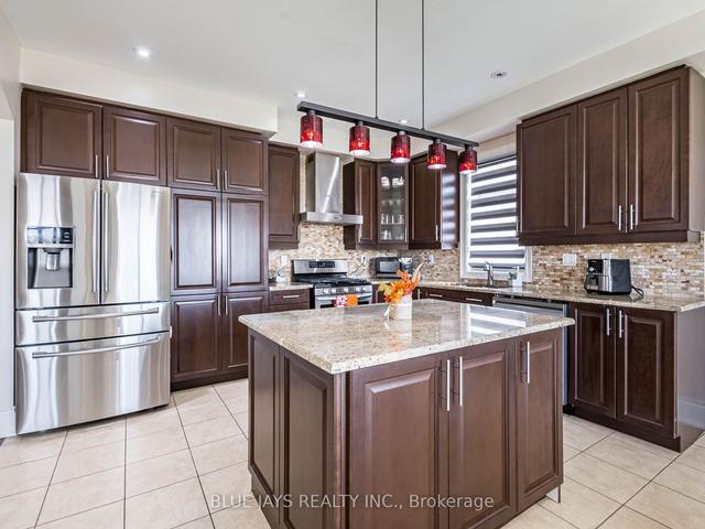 52 Leparc Rd, House detached with 5 bedrooms, 5 bathrooms and 4 parking in Brampton ON | Image 3