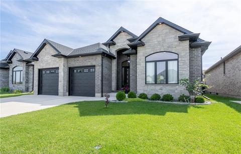 878 Magnolia Lane, House detached with 5 bedrooms, 3 bathrooms and 6 parking in Sarnia ON | Card Image