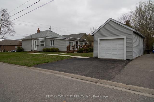 37 Fulton St, House detached with 2 bedrooms, 1 bathrooms and 3 parking in Brantford ON | Image 10