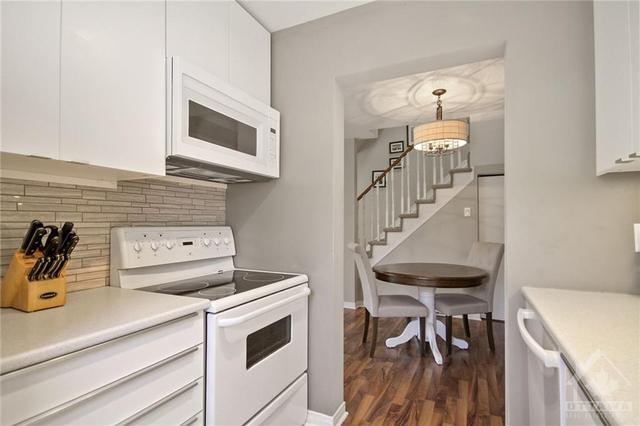 6 Lovell Lane, Townhouse with 3 bedrooms, 2 bathrooms and 1 parking in Ottawa ON | Image 16