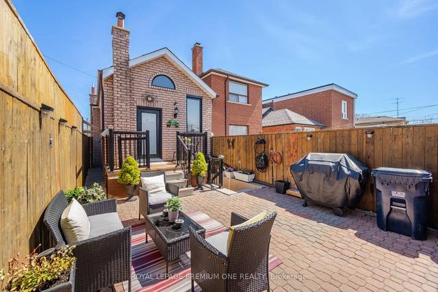 524 Salem Ave N, House detached with 2 bedrooms, 2 bathrooms and 2 parking in Toronto ON | Image 32
