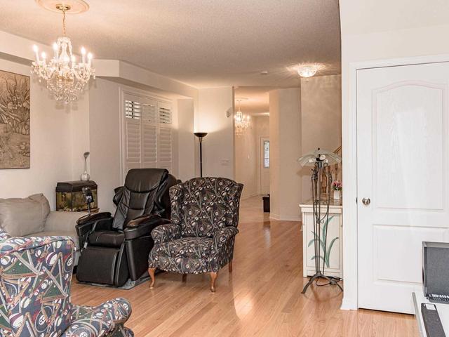 881 Francine Cres, House semidetached with 4 bedrooms, 3 bathrooms and 1 parking in Mississauga ON | Image 6