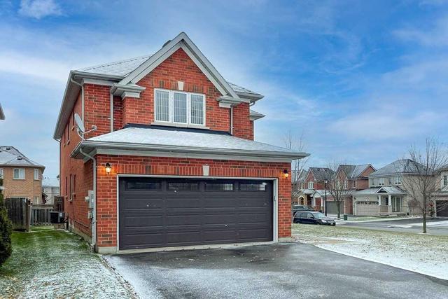 251 Mcbride Cres, House detached with 4 bedrooms, 3 bathrooms and 4 parking in Newmarket ON | Image 32
